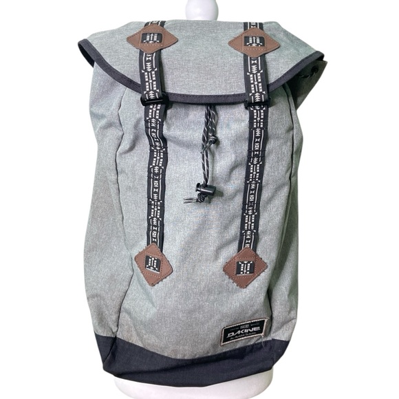 Dakine Trek 26L Backpack Gray/Black Laptop Sleeve - Picture 3 of 16